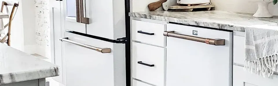 kitchen with matching handles on all of the appliances